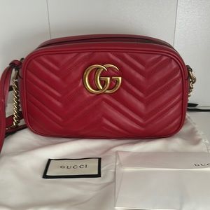 Authentic GUCCI small marmont matelassé shoulder bag